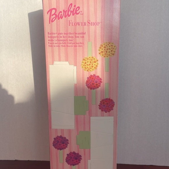 1999 Flower Shop Barbie with Watering Can & Flowers and Basket NIB - Picture 6 of 7